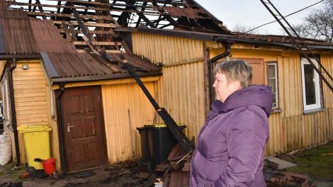 Rajono vadovai ir gyventojai neliko abejingi nuo gaisro nukentėjusiai šeimai