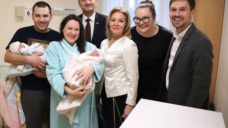 Pirmieji 2020 metų Šiaulių kūdikiai gimtadienius galės švęsti mero kabinete