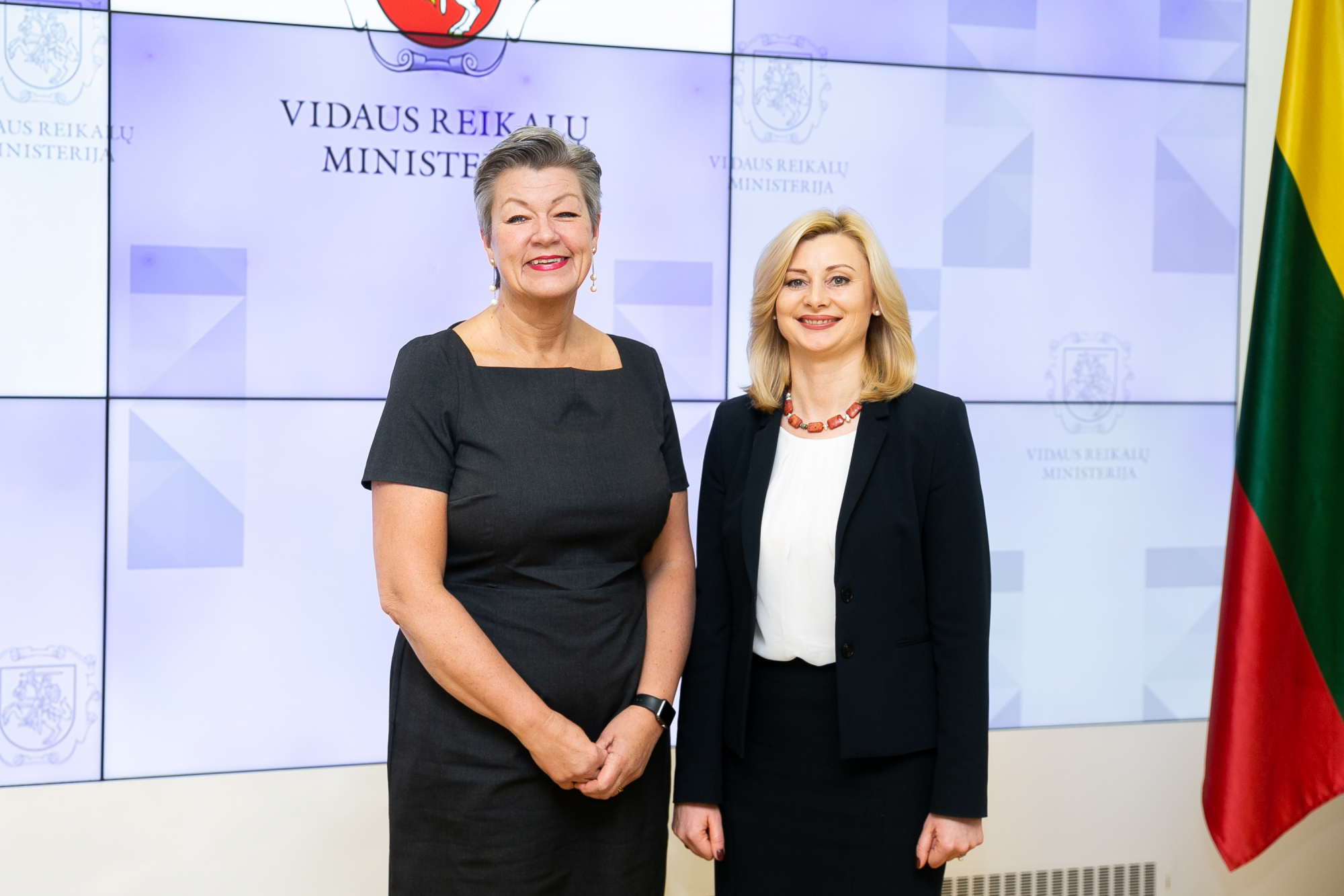 r.-tamasuniene-susitiko-su-europos-komisijos-vidaus-reikalu-komisare