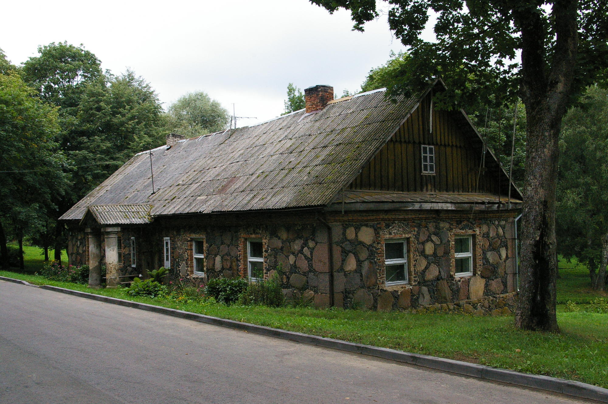 ant-slenkscio-–-parama-asbestiniu-stogu-keitimui
