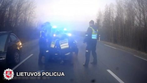 Vietoje raugintų kopūstų pagirioms – dygliuotas policijos „ežys“ (video)