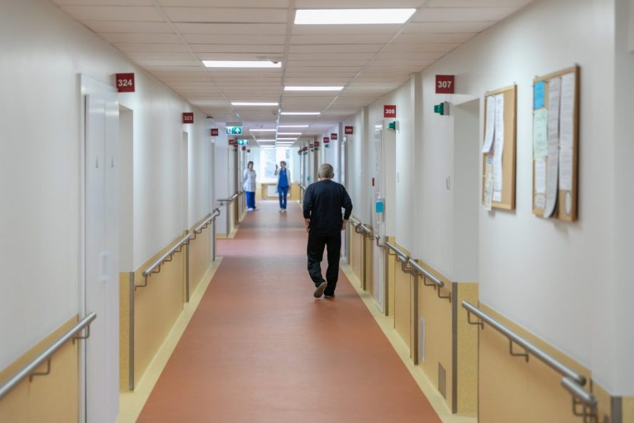 Sostinės ligoninėse – rekomendacijos nelankyti ligonių, atidedamos planinės operacijos