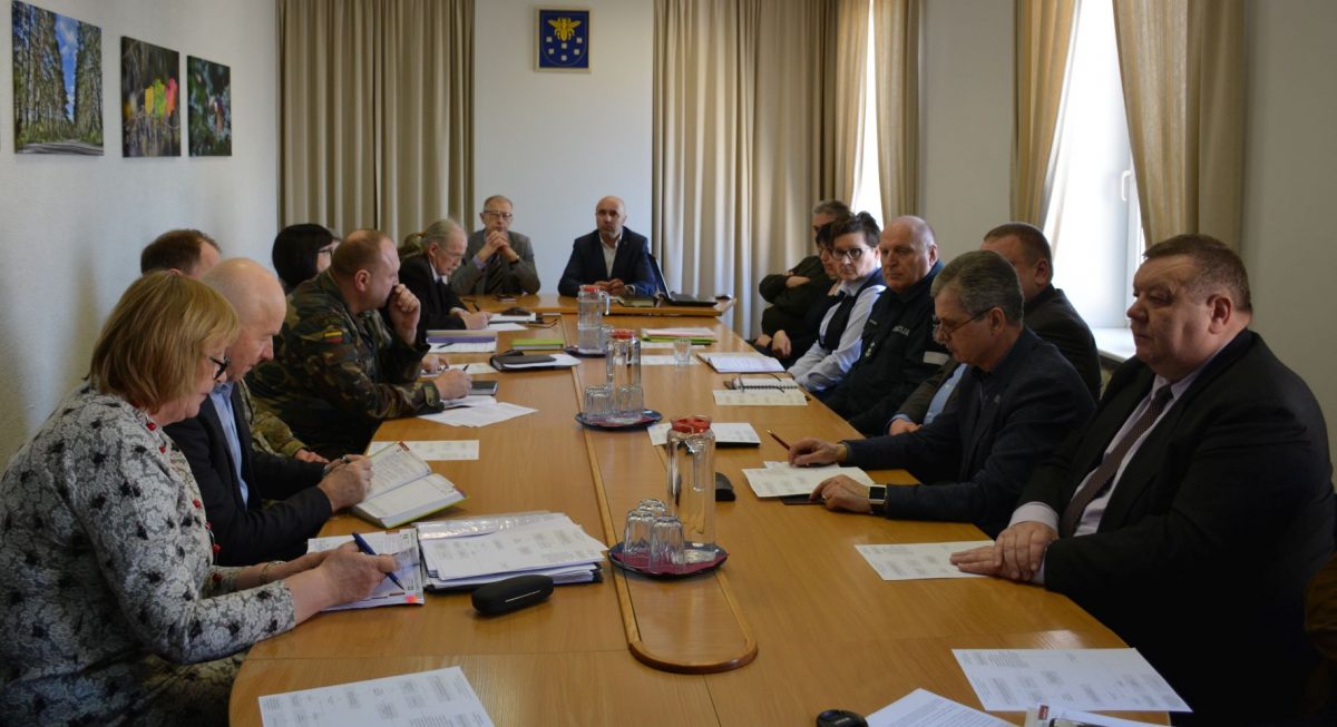 ekstremaliu-situaciju-komisijos-posedyje-aptartos-priemones-koronaviruso-gresmei-mazinti