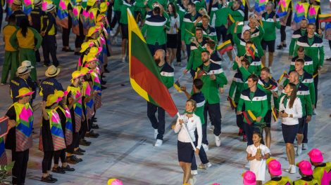 Lyčių lygybė Tokijo olimpinėse žaidynėse: atidarymo ceremonijoje – du vėliavnešiai