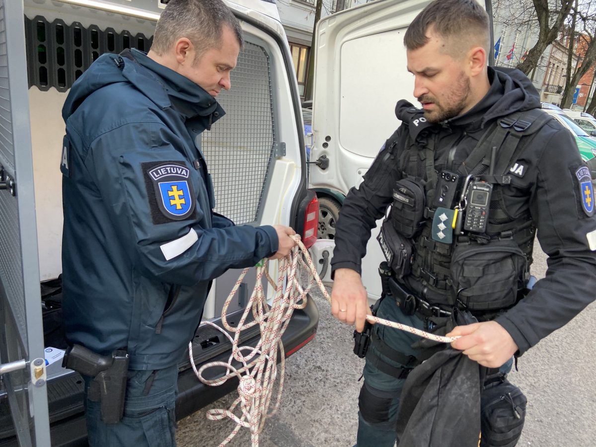 isgirde-pagalbos-sauksma-vandenyje-–-nedelsdami-leidosi-i-ji