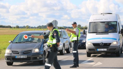 Klaipėdos kelių policijos pareigūnė ne darbo metu sulaikė paauglį partrenkusį ir sprukti mėginusį vyrą
