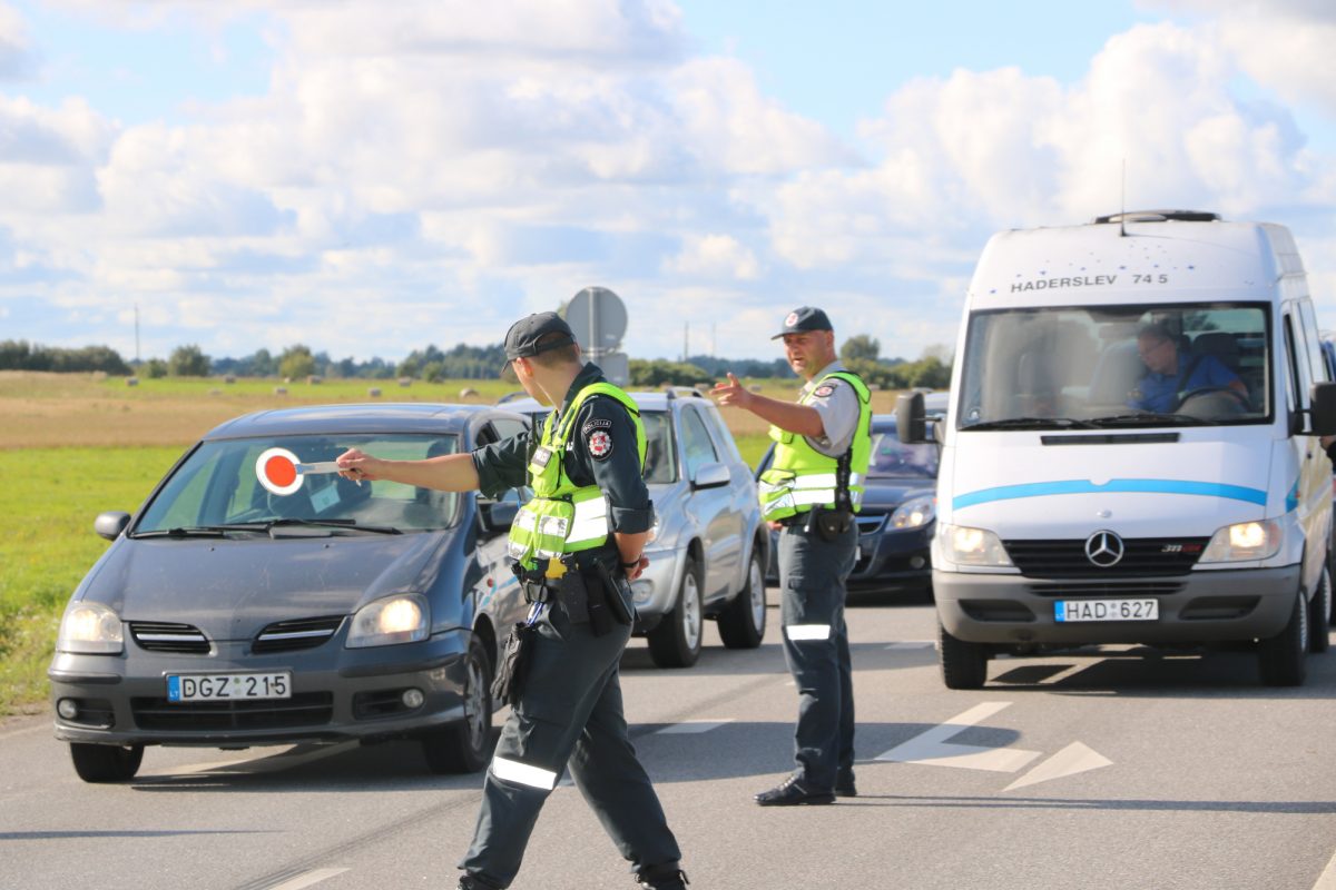 klaipedos-keliu-policijos-pareigune-ne-darbo-metu-sulaike-paaugli-partrenkusi-ir-sprukti-meginusi-vyra