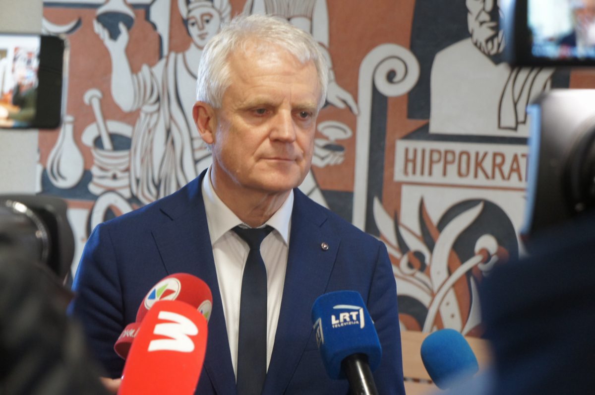 koronavirusu-italijoje-uzsikretusi-siauliete-dar-lieka-ligonineje