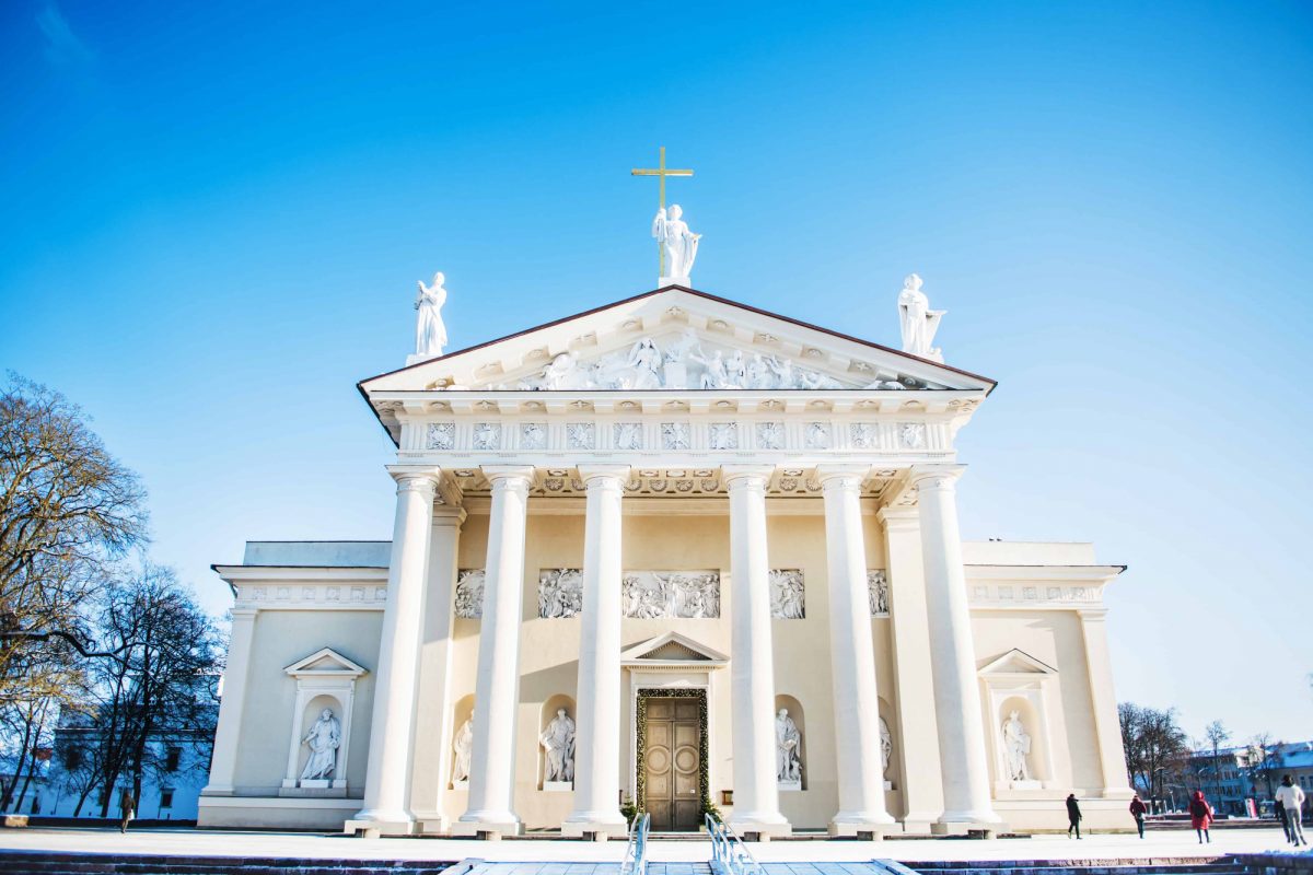 kaip-apsisaugoti-nuo-naujojo-koronaviruso-ispejama-ir-baznyciose