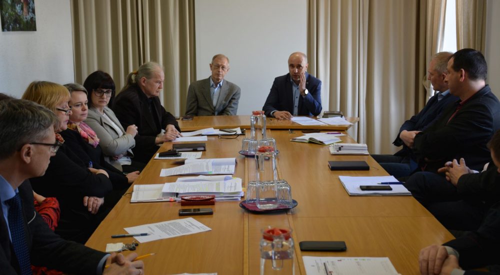 ekstremaliu-situaciju-komisija-prieme-nutarima-del-koronaviruso-plitimo-mazinimo