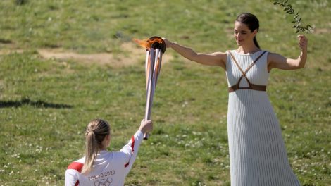 Graikijoje atšaukta olimpinio deglo estafetė, tačiau perdavimo ceremonija įvyks