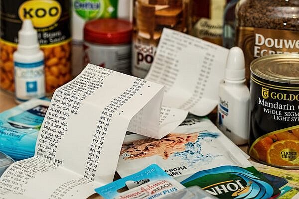 skuodo-rajono-gyventojams,-neturintiems-galimybiu-isigyti-maisto,-butinuju-prekiu-bus-suteikta-pagalba