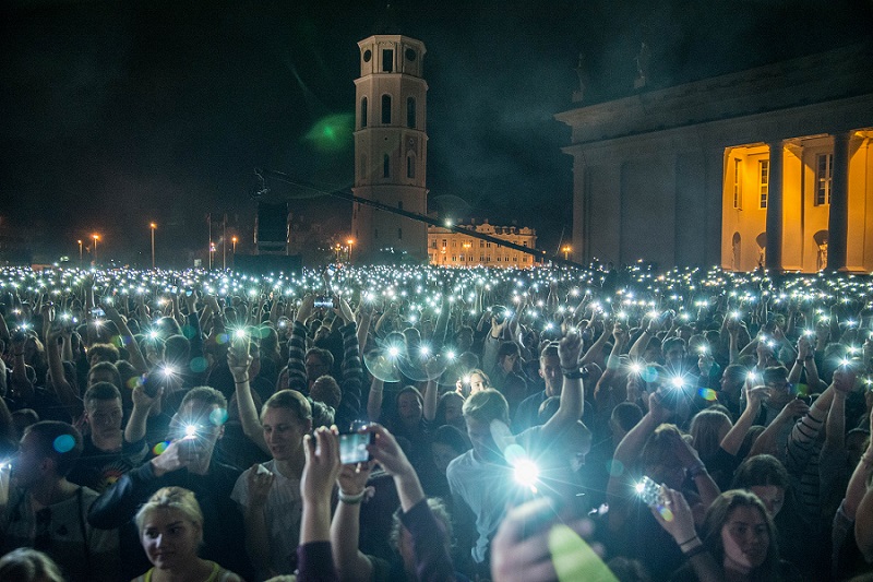 Vilniaus festivaliai namuose: ar tik prie ekranų, ar sulauksime ir gyvų renginių?