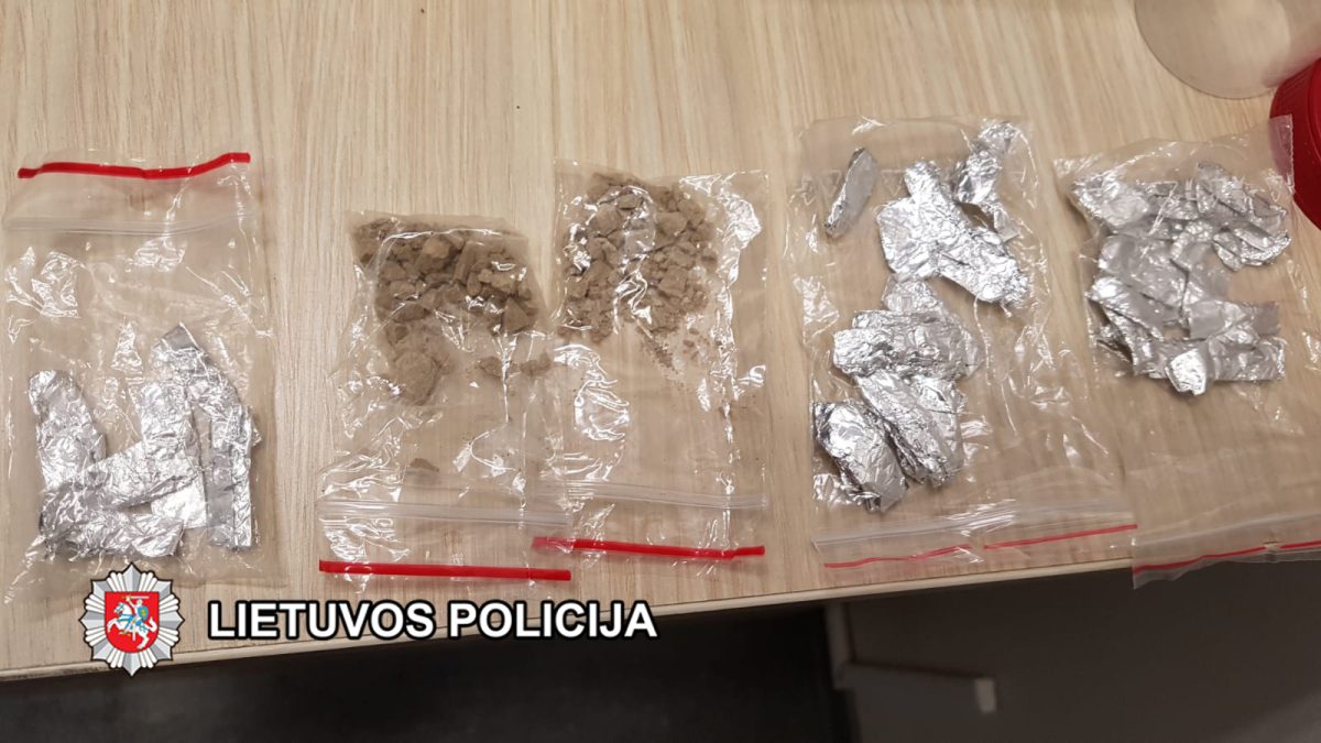 klaipedos-policijai-ikliuve-itariami-narkotiku-platintojai-suimti-3-menesiams