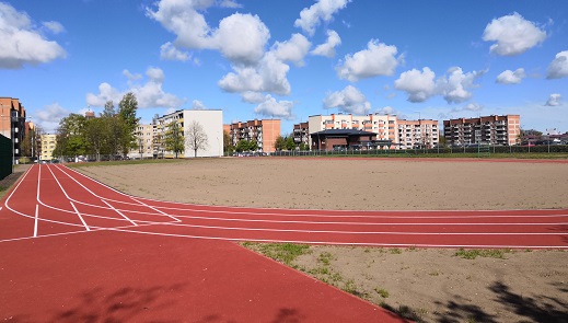 Atnaujintas Jurgio Pabrėžos universitetinės gimnazijos sporto aikštynas