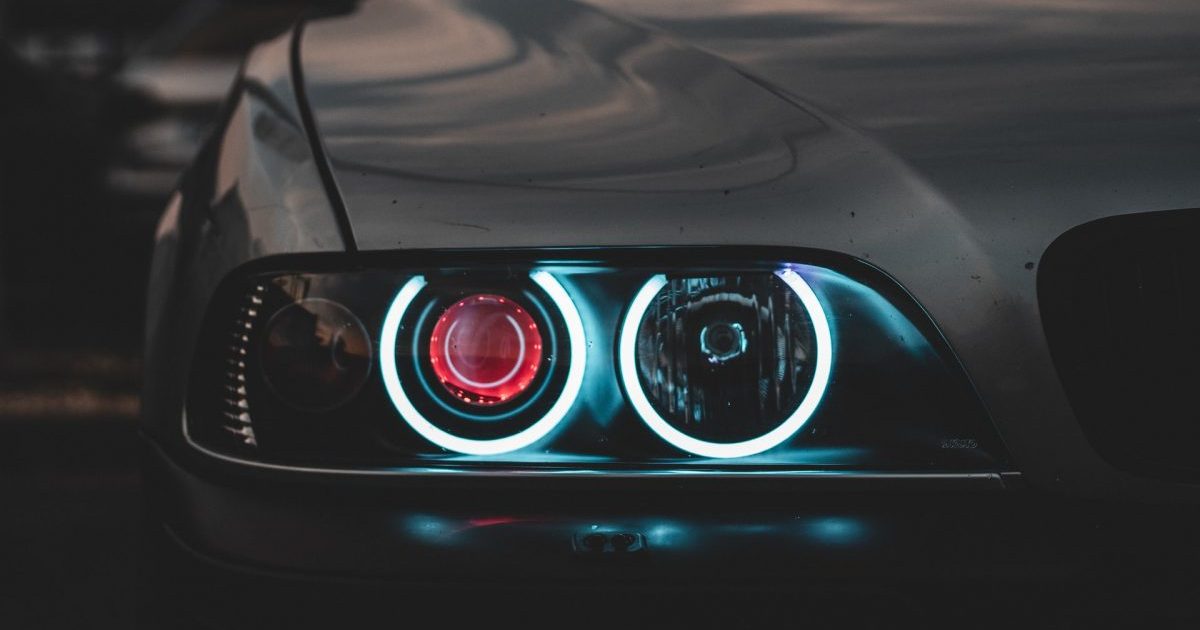 automobilio-lemputes-keitimas-–-ne-raketu-mokslas,-bet-fiksuojamu-trukumu-skaicius-stulbina