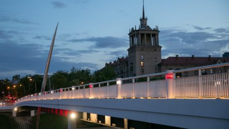 Atkurtai Sakartvelo Nepriklausomybei – 102-eji: šventiškai apšviesti Vilniaus tiltai