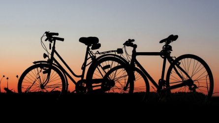 Kodėl jūsų šeima turėtų  kuo daugiau važinėti dviračiais bei paspirtukais?