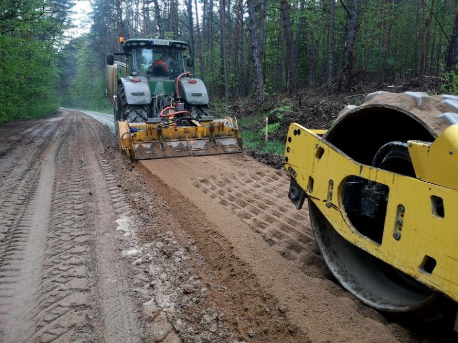 Jau birželio mėnesį Purviškių kaimą nuo Jurbarko plento bus galima pasiekti asfaltuotu keliu