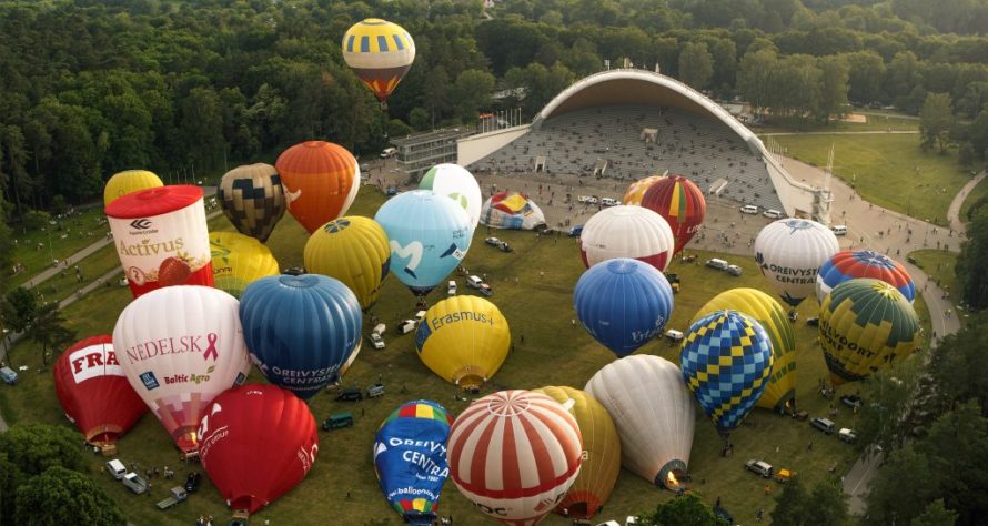 Iš Vilniaus padanges užpildžiusių oro balionų – kvietimas užsienio turistams