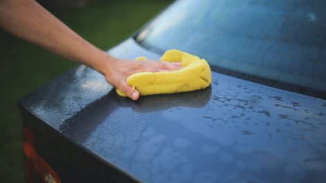 Automobilio priežiūra vasarą: kada plauti ir į ką atkreipti dėmesį?