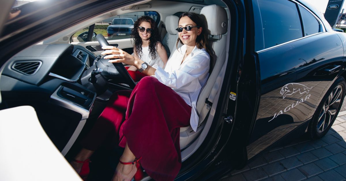 elektromobiliais-i-„press-rally“-atvaziuosiantys-ekipazai-taupyti-kilometru-nezada:-spaus,-kiek-gales