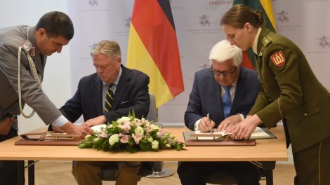 Toliau stiprinamas Lietuvos ir Vokietijos bendradarbiavimas: pasirašytas susitarimas dėl karių buvimo viena kitos teritorijoje