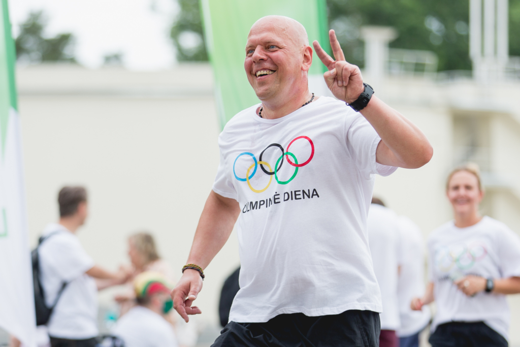 sportininkus-ikvepiancios-muzikos-kurejas-pats-sportuoja-tyloje
