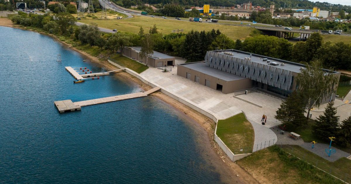 kaunas-atidaro-nauja-irklavimo-baze:-pirmieji-pasiirstymai-ir-koncertas-ant-vandens