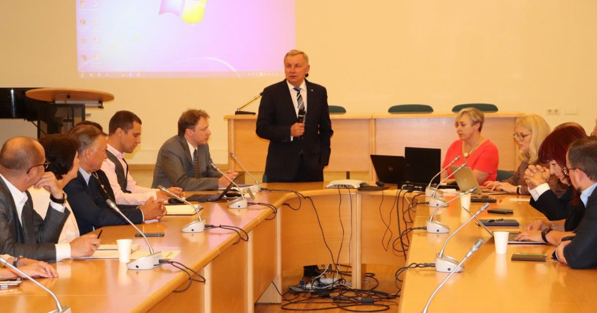 ekonomikos-ir-inovaciju-ministerija-ragina-susilaikyti-nuo-kelioniu-i-bulgarija-ir-rumunija
