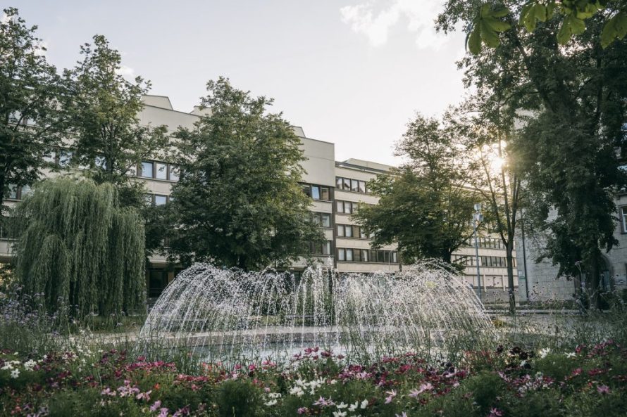 Vilniuje vėl veikia atnaujintas fontanas Vašingtono aikštėje