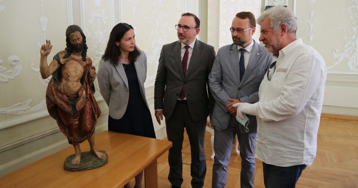 unikalia-i-lietuva-sugrazinta-kulturos-vertybe-saugos-lietuvos-nacionalinis-dailes-muziejus