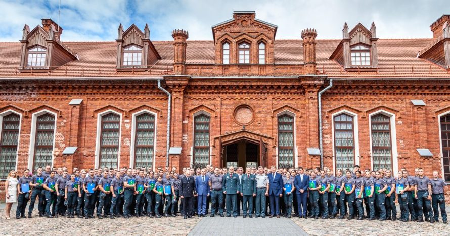 Lietuvos policijos mokyklos baigimo pažymėjimų įteikimo šventė Raudondvaryje