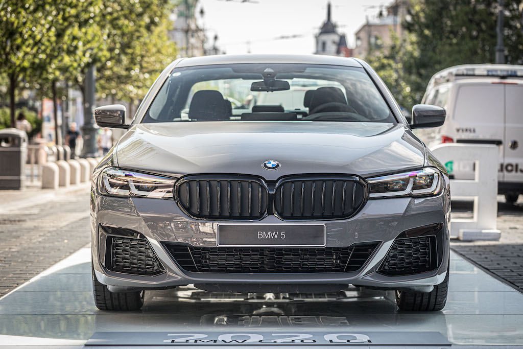 vilniuje-pristatytas-atnaujintas-septintos-kartos-„bmw-5“