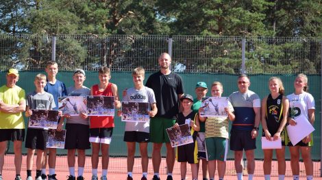 Varėnoje krepšininkas Tautvydas Lydeka surengė treniruotę fondo „Sporto viltys“ projekte dalyvaujantiems vaikams