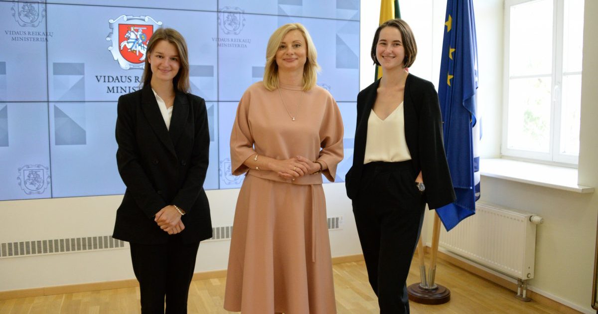 ministre-susitiko-su-projekto-„moksleiviai-–-i-vyriausybe“-dalyvemis