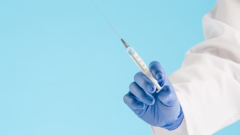 Pritrūkus nemokamų gripo vakcinų – papildoma kompensacija rizikos grupės žmonėms