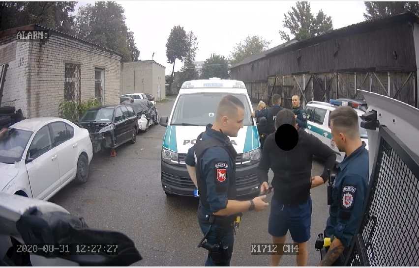 nespejus-ivaziuoti-i-kauna,-surastas-ir-vogtas-automobilis,-ir-ji-vairaves-asmuo