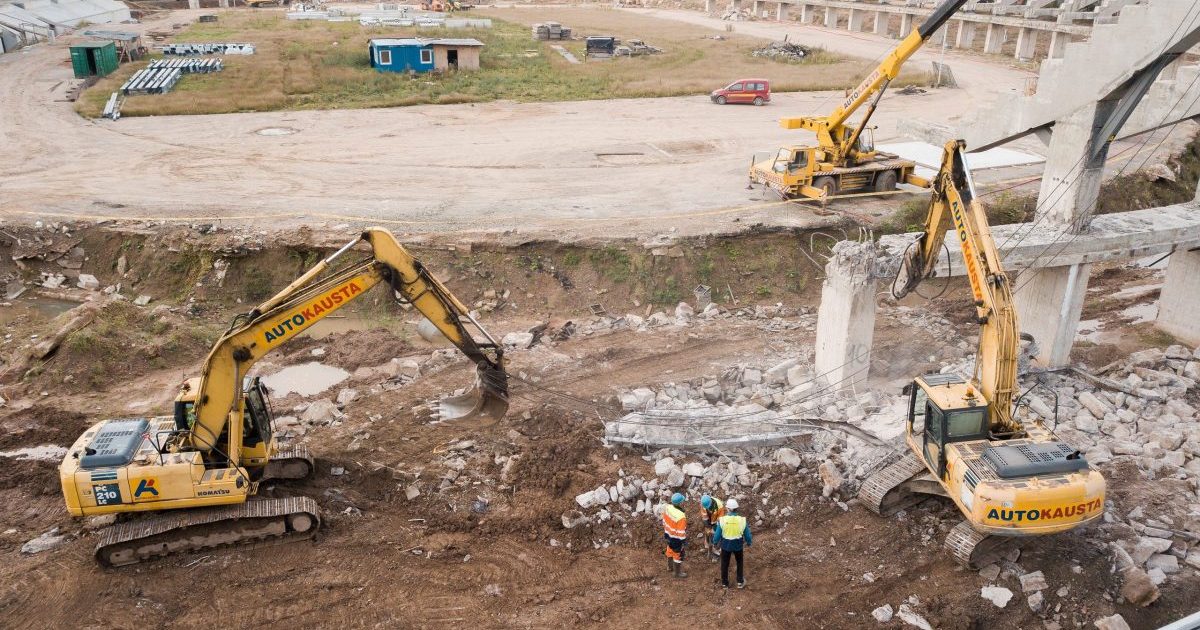 statybine-technika-grizta-i-s-dariaus-ir-s.-gireno-stadiona:-prasideda-realus-darbai