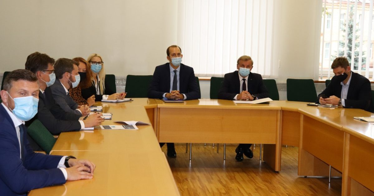 ministerijos-iniciatyva-–-daugiau-galimybiu-atsidaryti-saskaitas-treciuju-saliu-verslui
