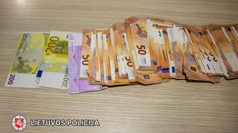 Klaipėdoje sulaikyti trys asmenys įtariami išvilioję 13 000 eurų (video)