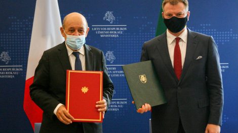 V. Šapoka ir Prancūzijos Europos ir užsienio reikalų ministras pasirašė memorandumą dėl šalių finansinio bendradarbiavimo