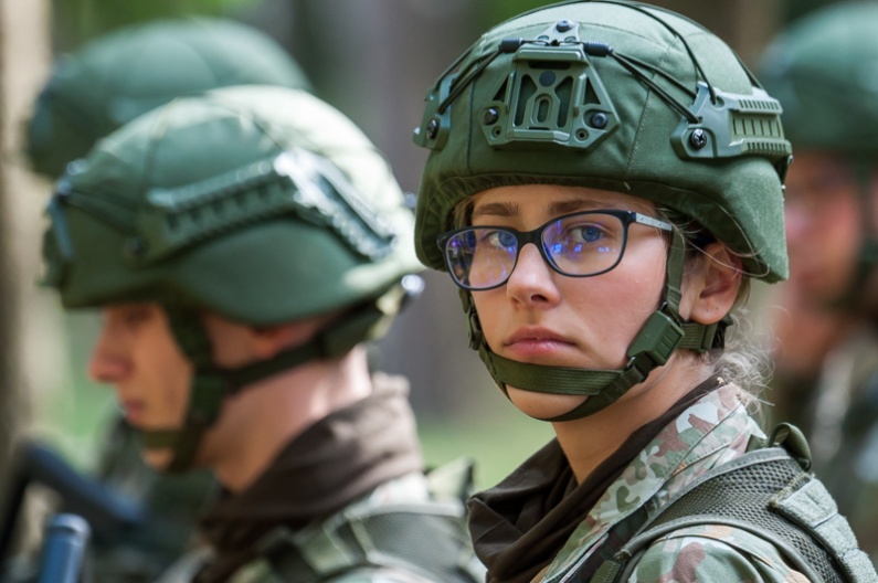 Karo akademijos pirmakursiai kariūnai nebijo naujų iššūkių
