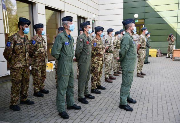 Antano Gedrimo KOP AB  nuotraukos:  Rugsėjo  1 d.  NATO oro policijos misijos kontingentų pasikeitimo ceremonijoje Lietuvos karinių oro pajėgų Aviacijos bazėje Šiauliuose
