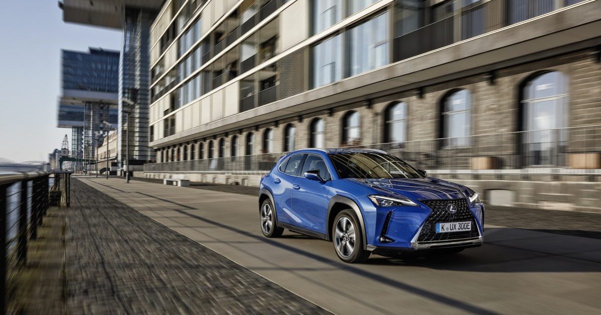 devyni-idomus-faktai-apie-pirmaji-„lexus“-elektromobili-„ux-300e“
