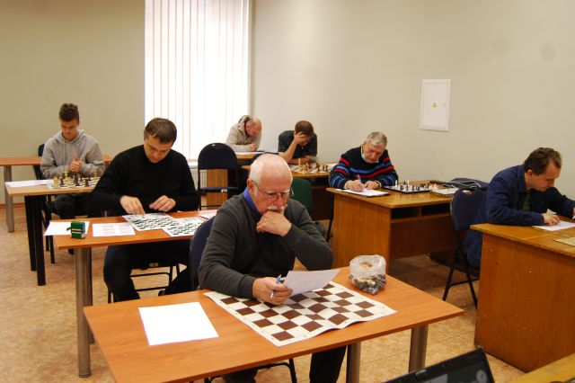 varzesi-sachmatu-uzdaviniu-sprendimo-puoseletojai