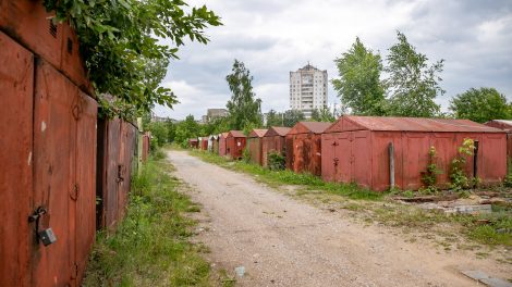 Vilniaus miesto savivaldybė pradėjo teisminį procesą dėl metalinių garažų