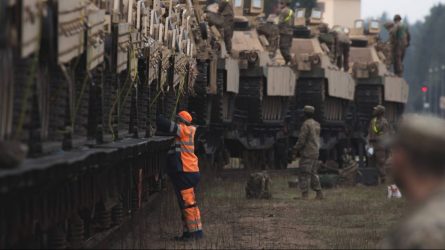 „Rail Baltica“ pritaikys ir karinės technikos gabenimui