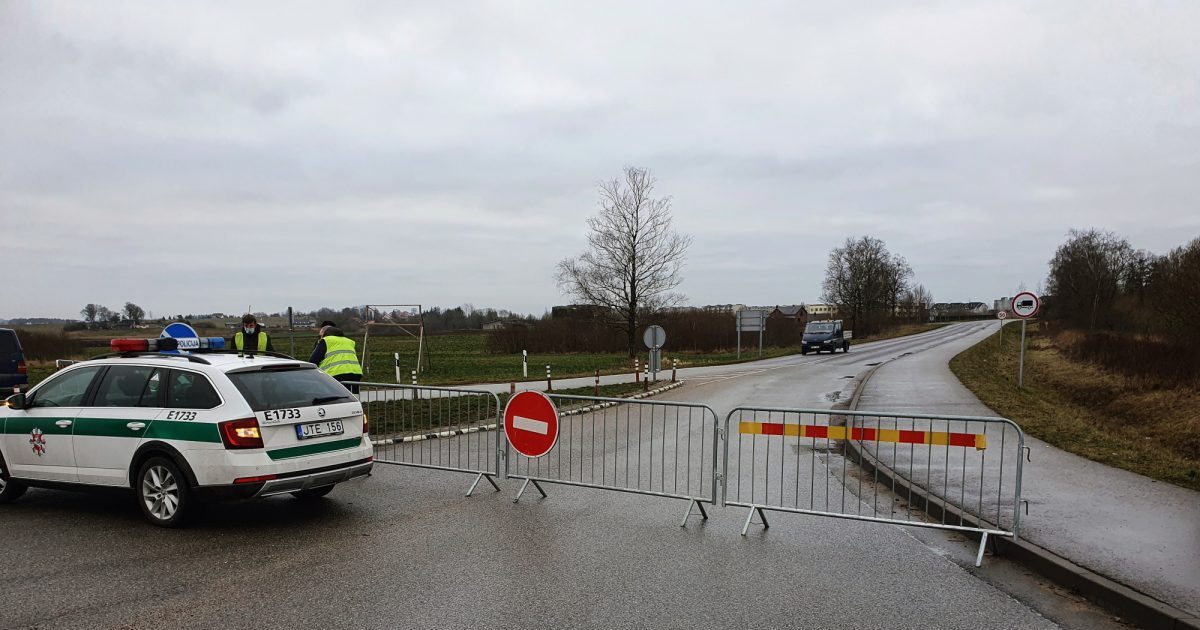 pirmasis-judejimo-ribojimo-savaitgalis:-policija-dekoja-savivaldybei,-sauliams-bei-kitu-instituciju-pareigunams