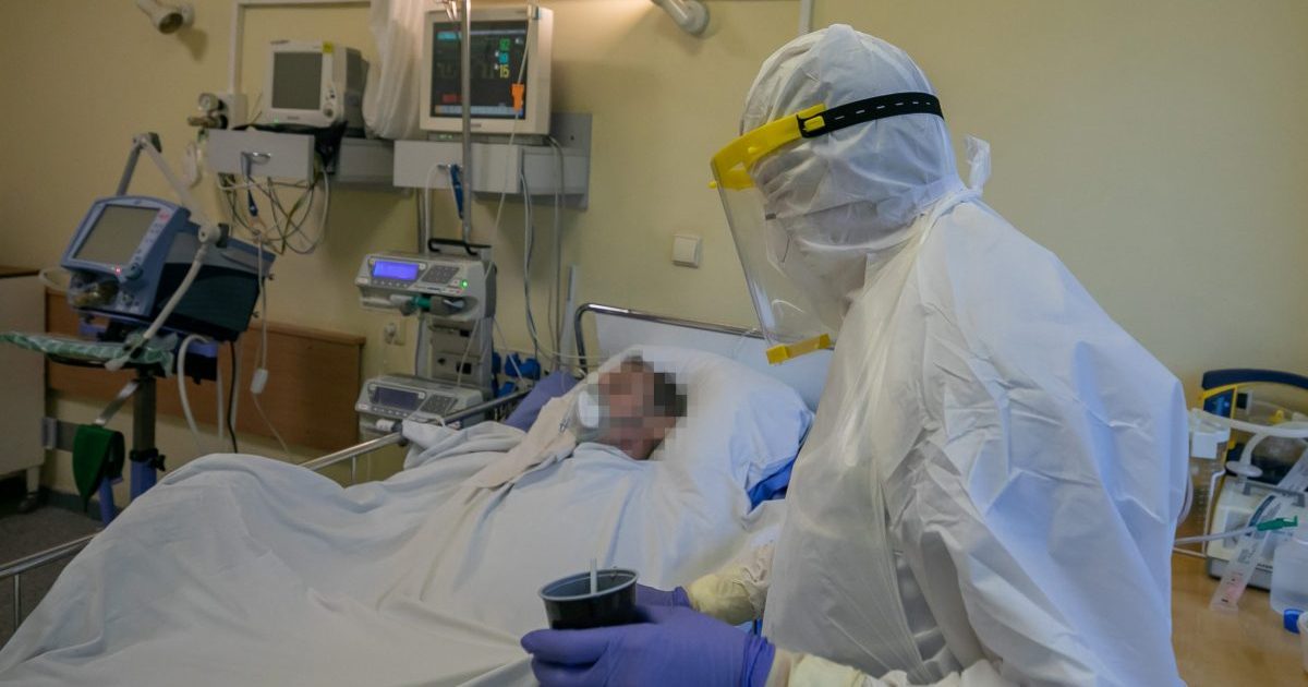 kaledu-dovana-vilniaus-miesto-klinikinei-ligoninei-–-lietuvis-padovanojo-serganciuju-covid-19-gyvybes-gelbstincios-medicinos-irangos